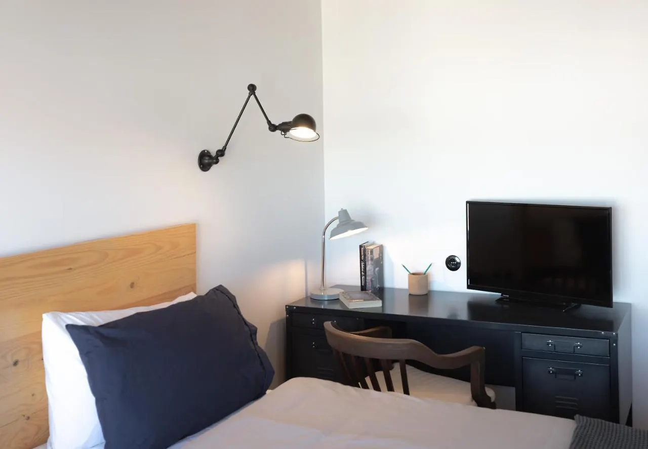 Guest house Columbano City Suites - Boutique Ensuites, Cokitchen & Parking Lisbon