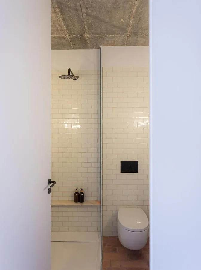 Guest house Columbano City Suites - Boutique Ensuites, Cokitchen & Parking Lisbon