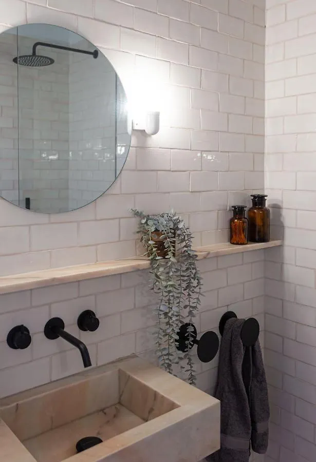 Columbano City Suites - Boutique Ensuites, Cokitchen & Parking Lisbon 0*,  Portugal