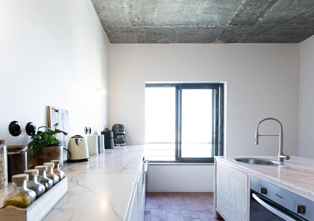 Columbano City Suites - Boutique Ensuites, Cokitchen & Parking 리스본 0*,