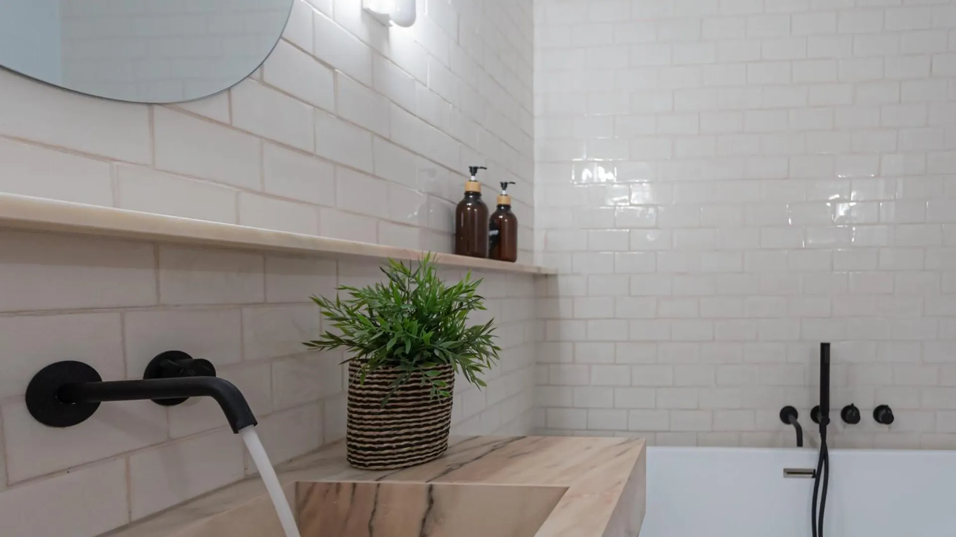 게스트하우스 Columbano City Suites - Boutique Ensuites, Cokitchen & Parking 리스본